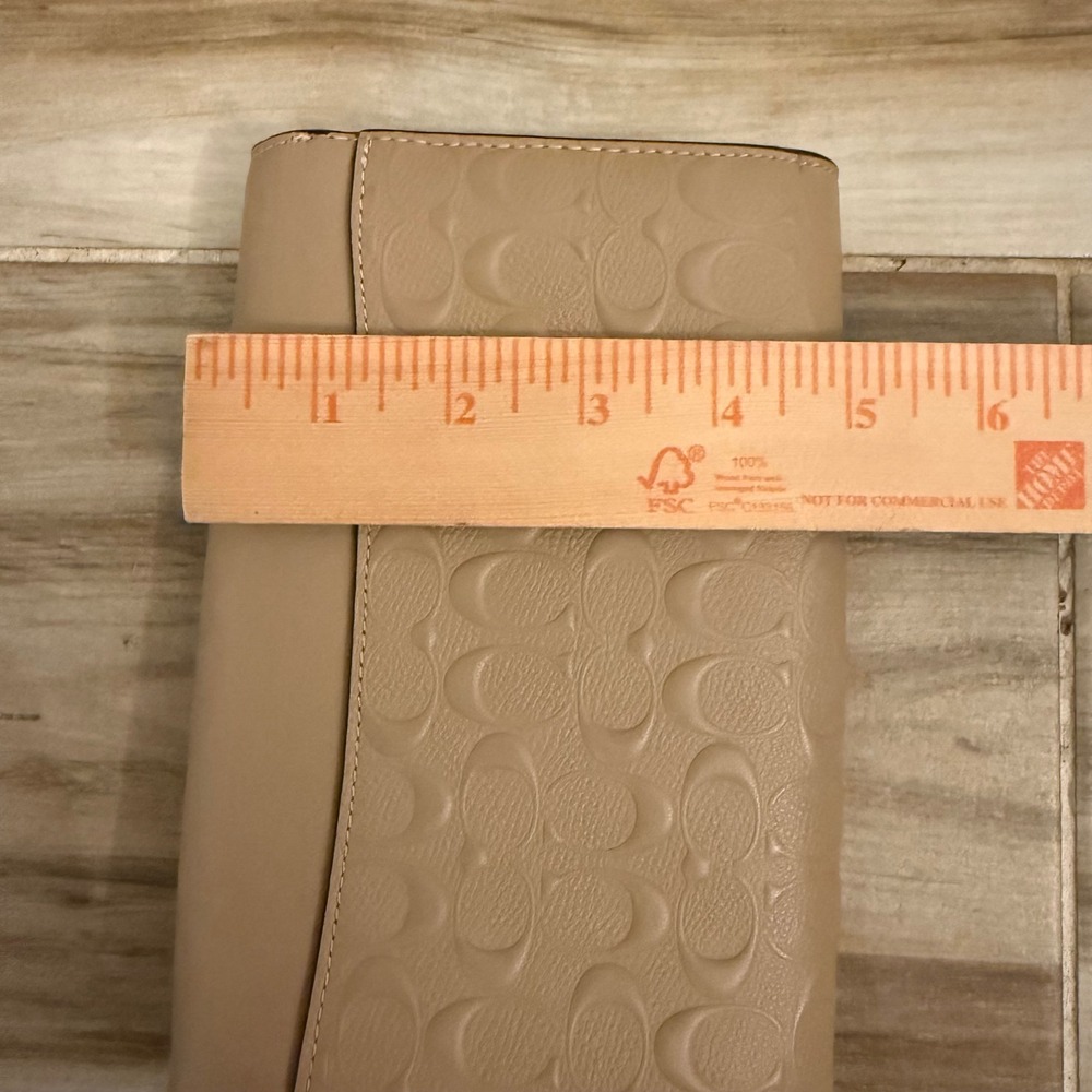 COACH Beige Signature Embossed Leather Turnlock Wristlet Clutch Bag 8x5 No Strap - Picture 7 of 11